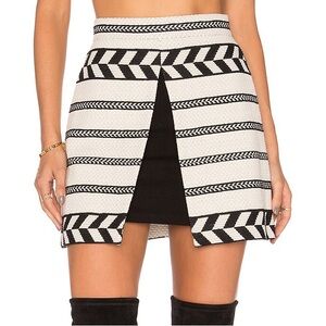Alice + Olivia Daysi Open Front Skirt in cream and black size 4